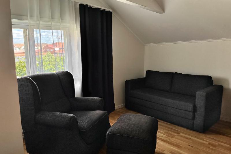 Family Room image 3