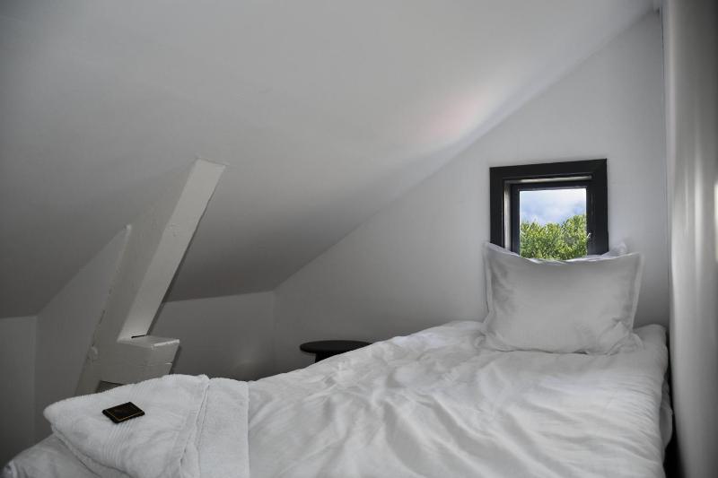 Single Room image 4