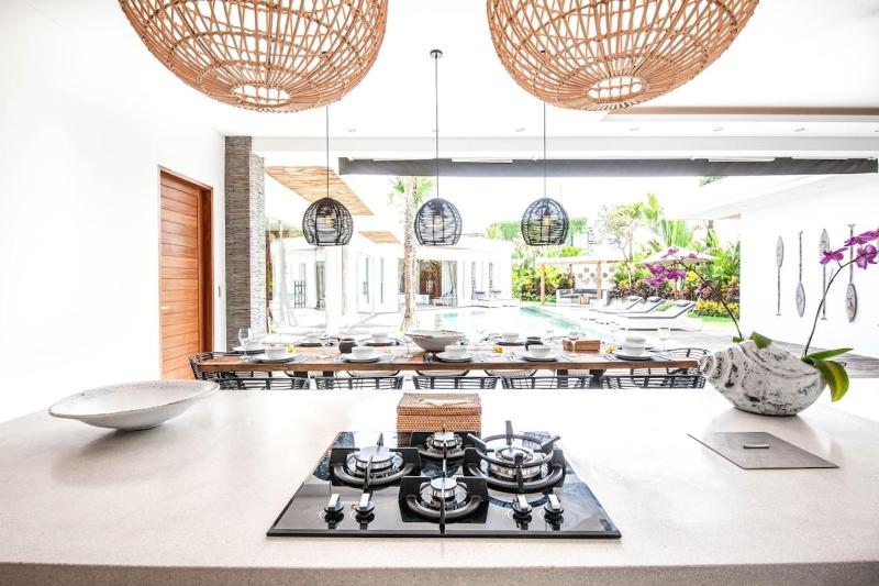 Luxurious 6 Br in Canggu 400m to Finns Beach - image 2