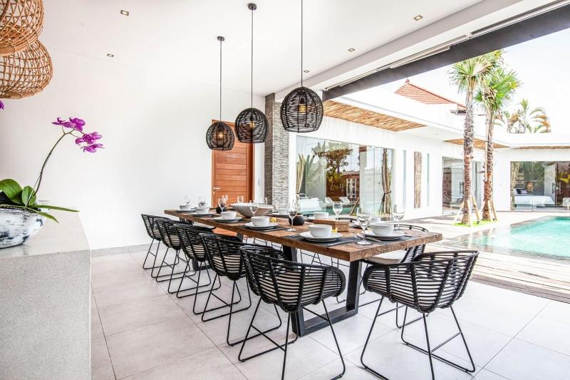 Luxurious 6 Br in Canggu 400m to Finns Beach - image 9