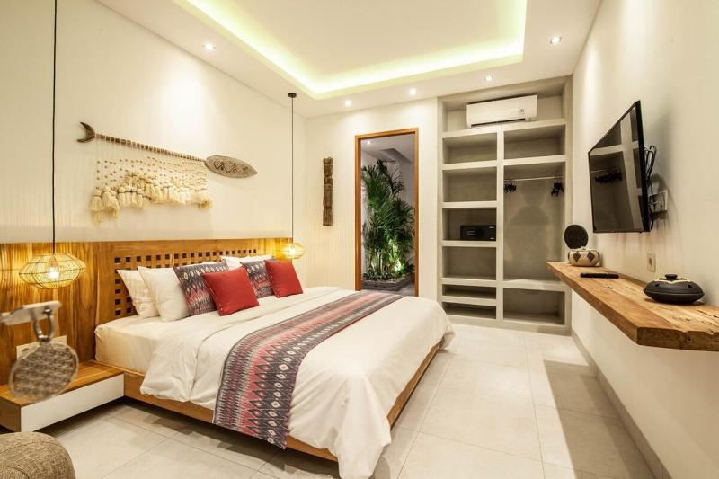 Luxurious 6 Br in Canggu 400m to Finns Beach - image 19