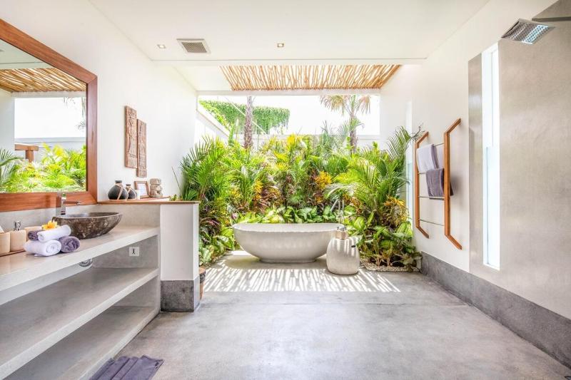 Luxurious 6 Br in Canggu 400m to Finns Beach - image 41