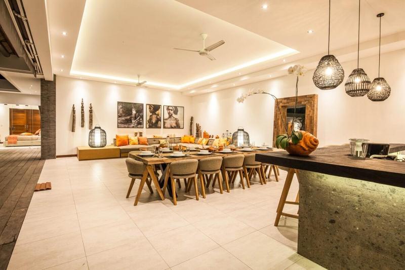Stunning 6 Bedroom Villa Only 400m to the Beach - image 30