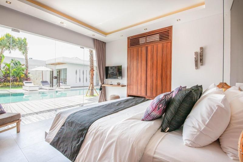 Luxurious 6 Br in Canggu 400m to Finns Beach - image 36