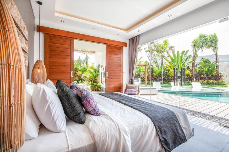 Luxurious 6 Br in Canggu 400m to Finns Beach - image 23