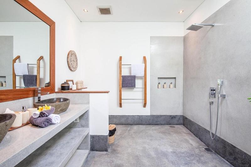 Luxurious 6 Br in Canggu 400m to Finns Beach - image 47