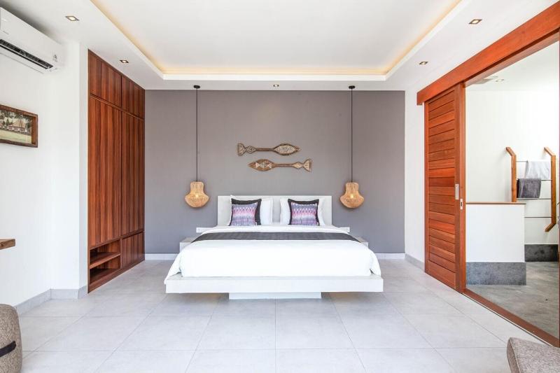 Luxurious 6 Br in Canggu 400m to Finns Beach - image 8