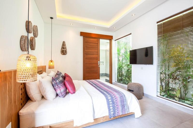 Luxurious 6 Br in Canggu 400m to Finns Beach - image 21
