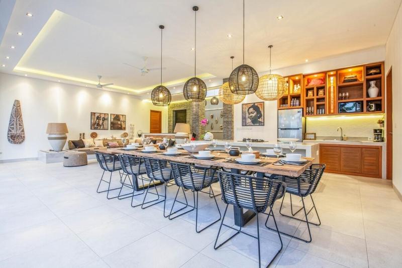 Luxurious 6 Br in Canggu 400m to Finns Beach - image 29