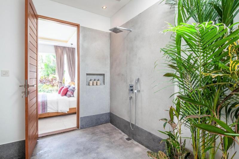 Luxurious 6 Br in Canggu 400m to Finns Beach - image 33