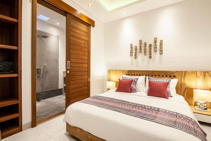 Luxurious 6 Br in Canggu 400m to Finns Beach - image 26