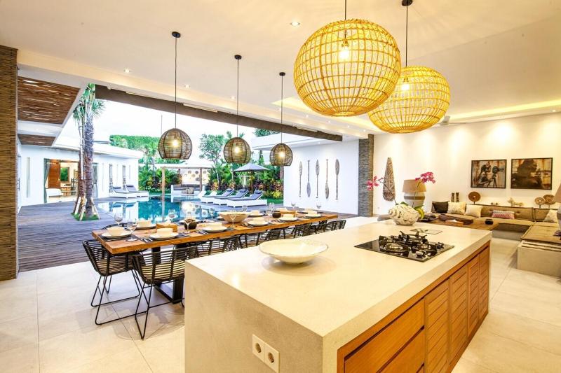 Luxurious 6 Br in Canggu 400m to Finns Beach - image 49