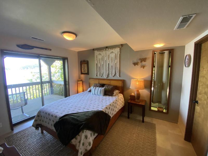 Three-Bedroom House image 2