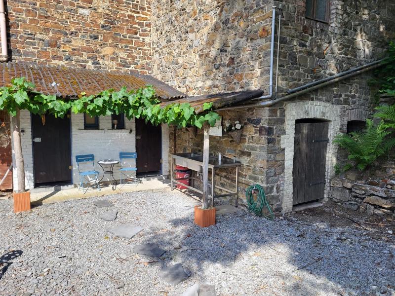 Basic Triple Room - Attic image 4