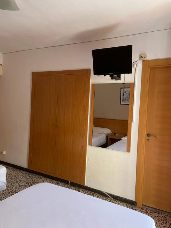 Hotel Iris - image 14