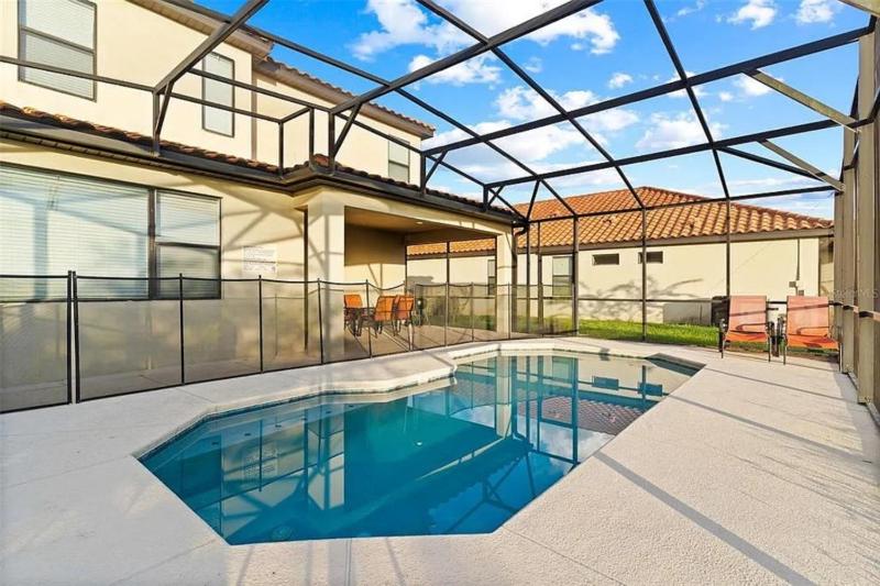 Grand Exclusive 4BR Pool Home near Disney Parks - image 1