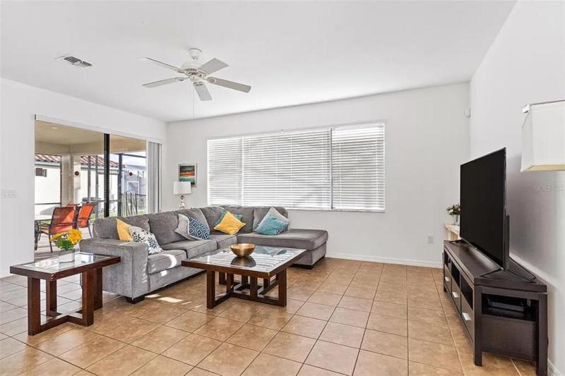 Grand Exclusive 4BR Pool Home near Disney Parks - image 21