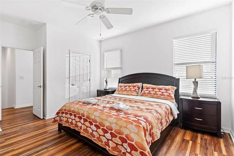 Grand Exclusive 4BR Pool Home near Disney Parks - image 29