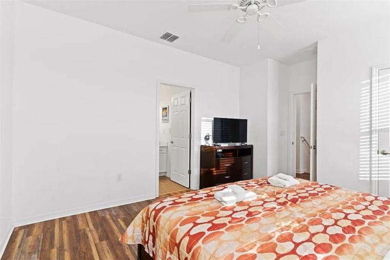 Grand Exclusive 4BR Pool Home near Disney Parks - image 22