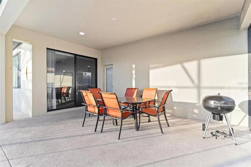Grand Exclusive 4BR Pool Home near Disney Parks - image 3