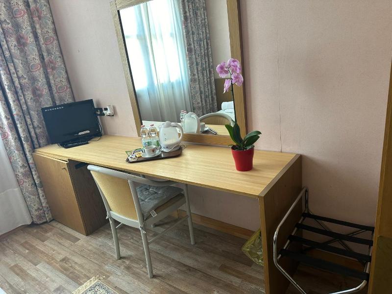 Single Room image 4