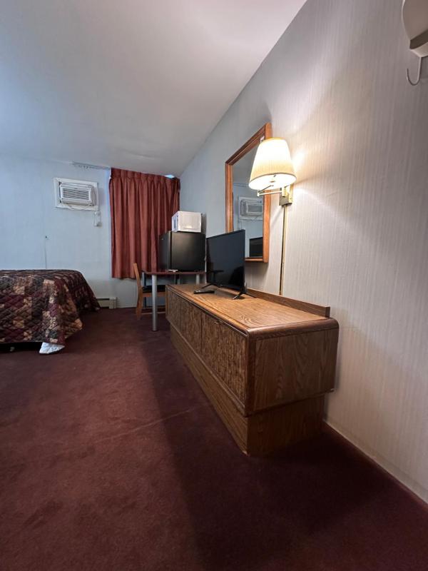 Queen Room image 2