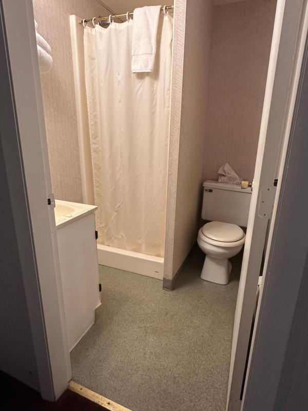 Queen Room image 3