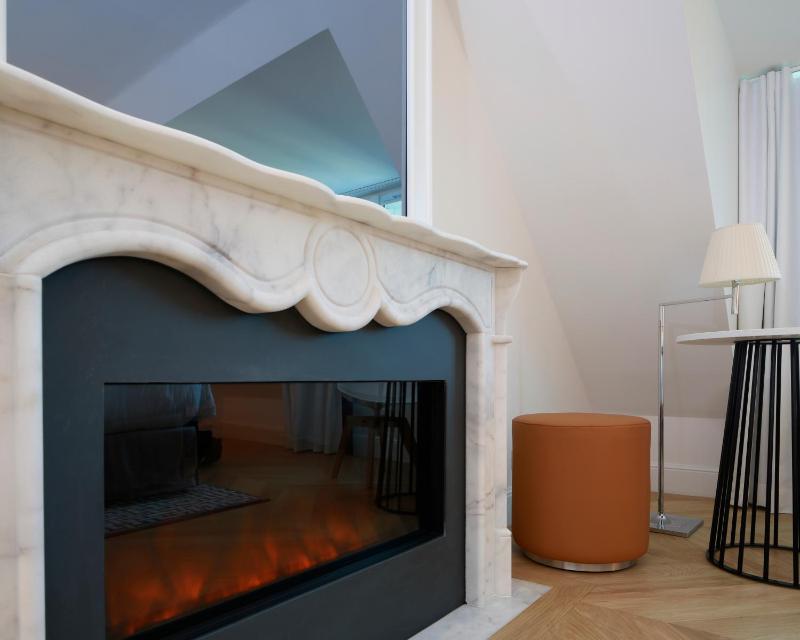 Junior Suite with Spa Access image 4