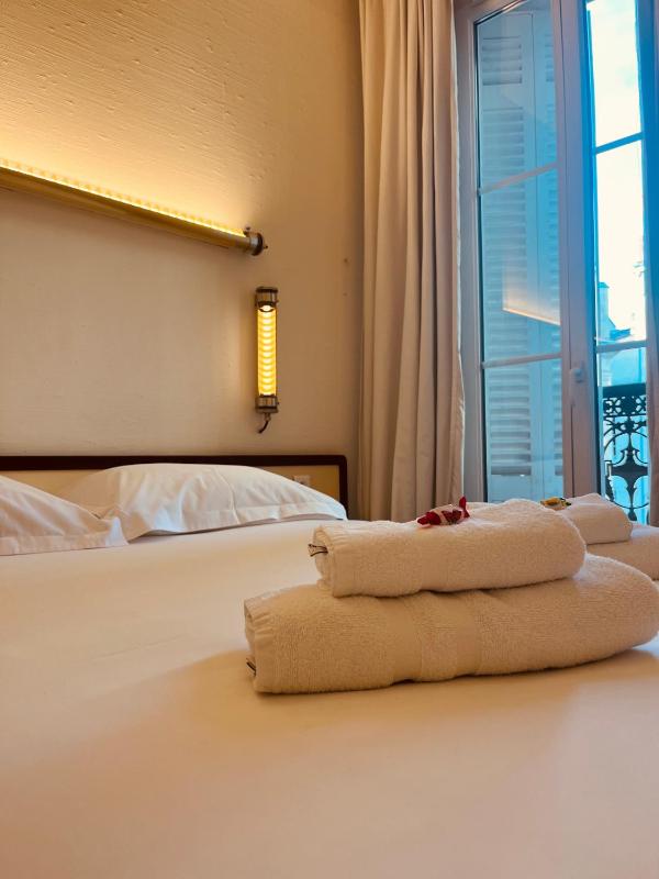 Double Room image 1