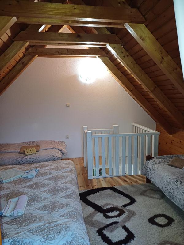 One-Bedroom Apartment image 4