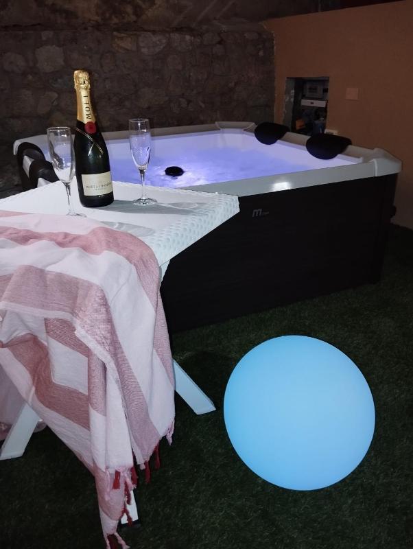 BURMARIA APARTMENT and ROOM with garden and jacuzzi - image 38