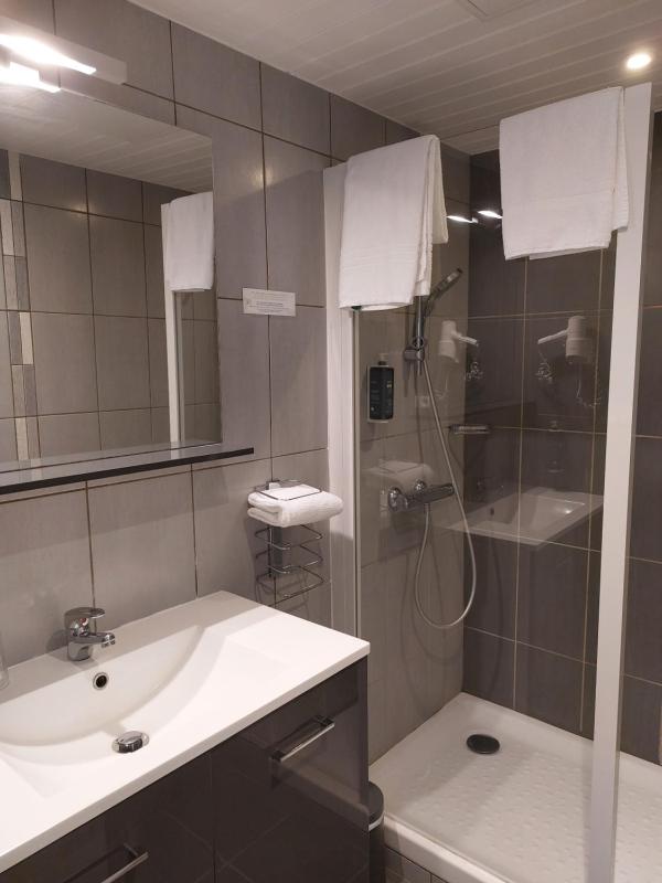 Classic Double Room image 2