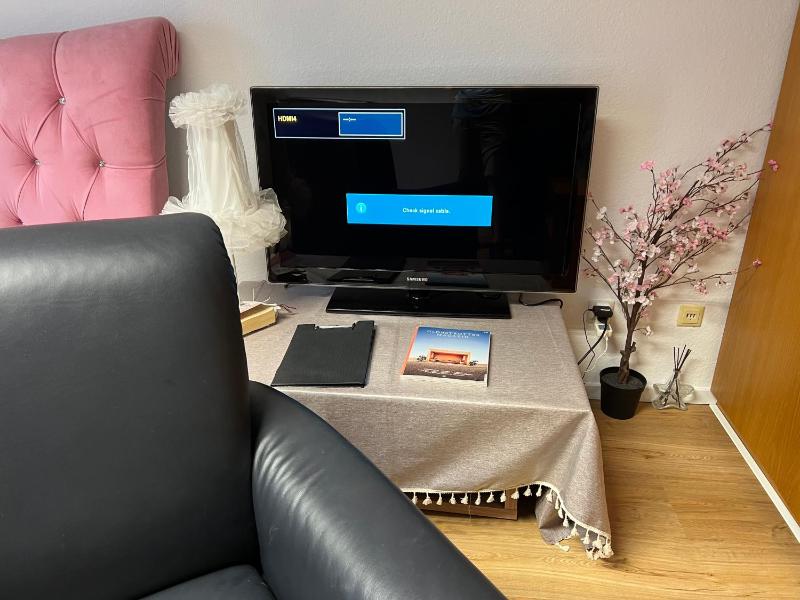 Stylish Cozy & Quiet Apartment with one and half rooms in District 1 - image 5