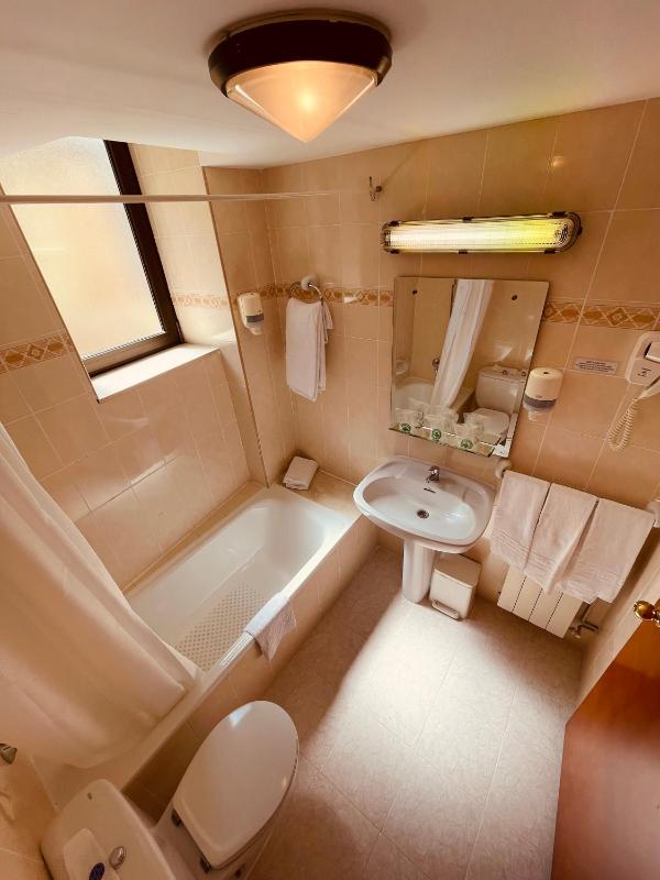 Triple Room (3 Adults) image 3