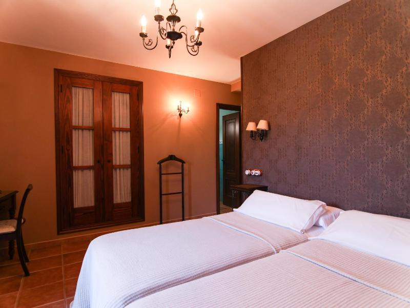 Double or Twin Room image 4