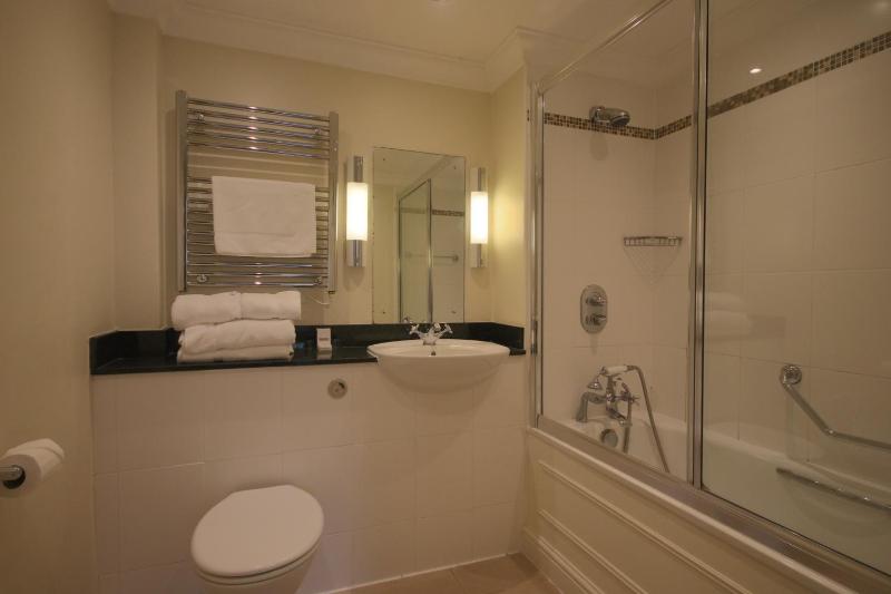 Twin Room image 2