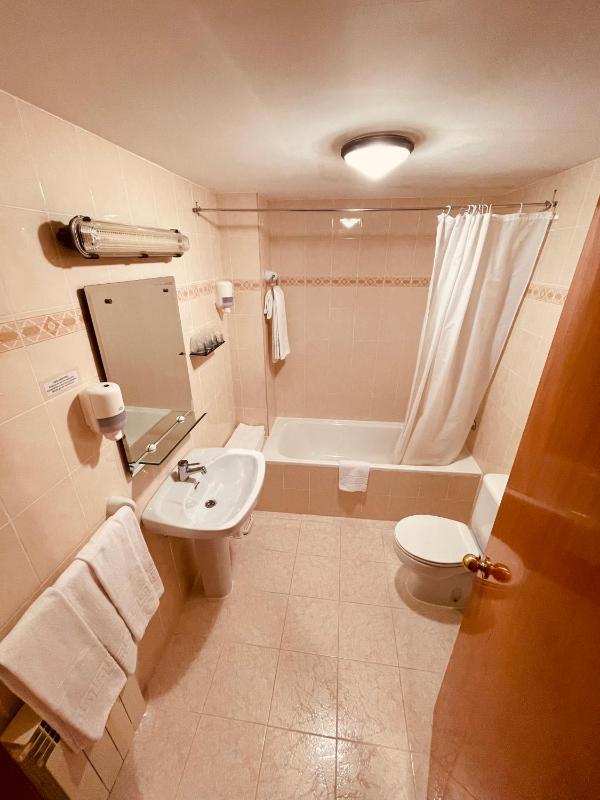 Double Room image 2