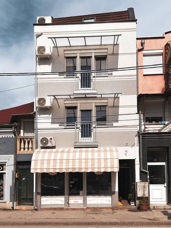 One-Bedroom Apartment image 1