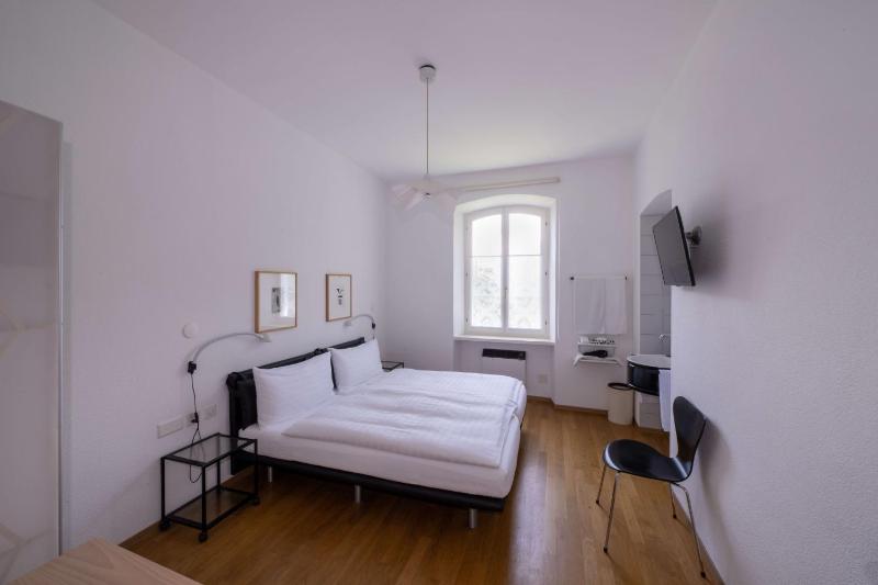Double Room with Shared Bathroom image 1