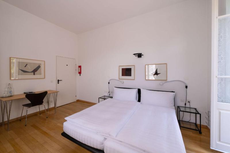 Double Room with Shared Toilet image 4