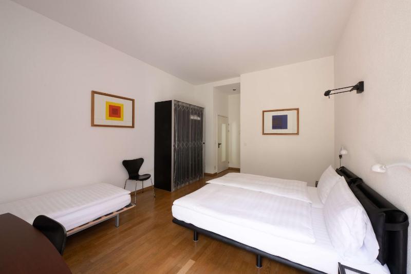 Triple Room with Garden View image 4