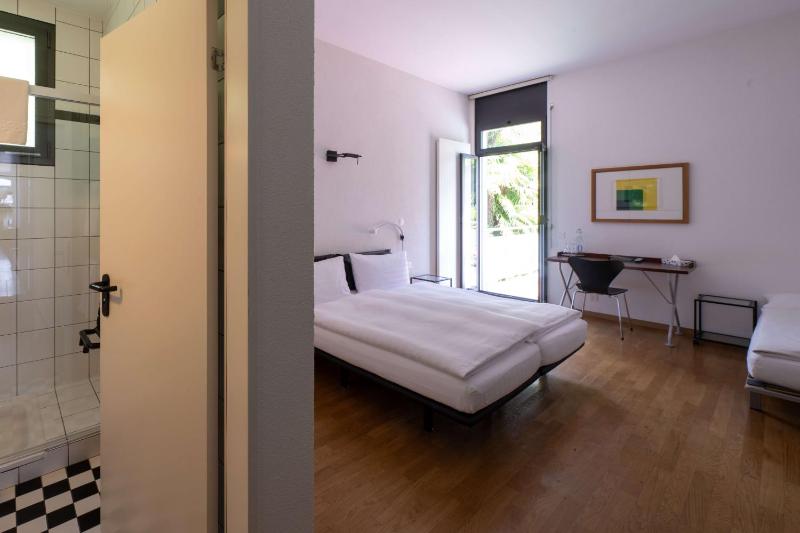 Triple Room with Garden View image 2