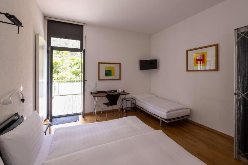 Triple Room with Garden View image 1
