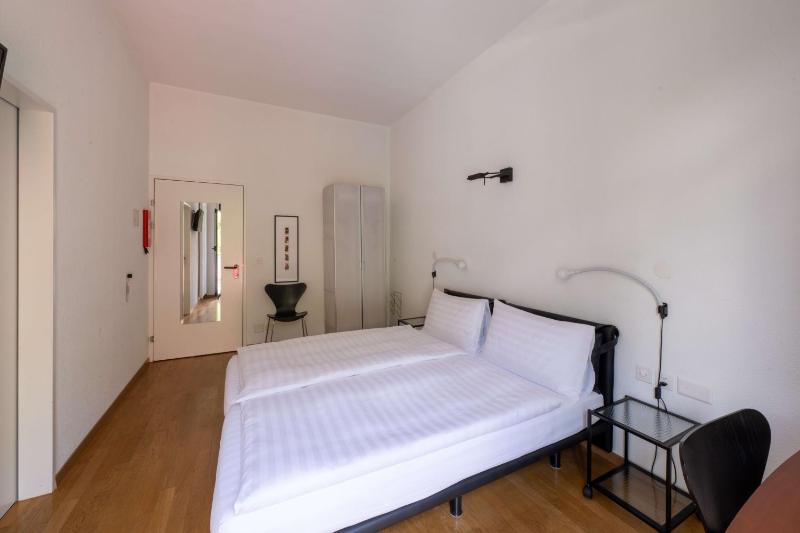 Double Room with Terrace image 4
