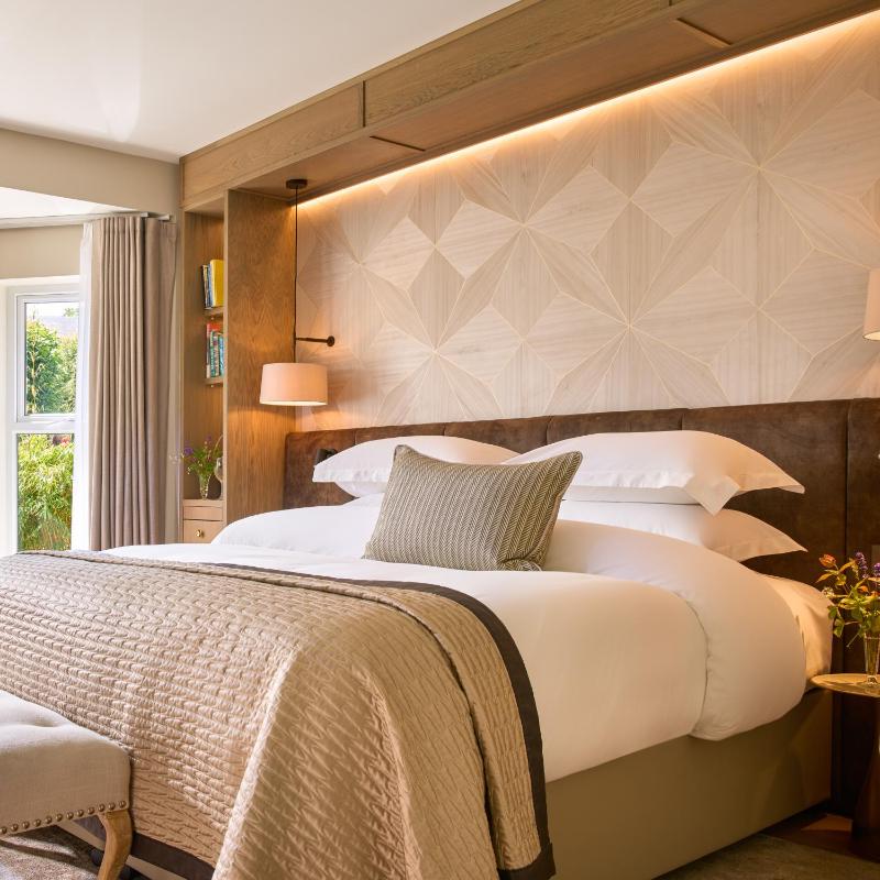 Luxury King Room image 1