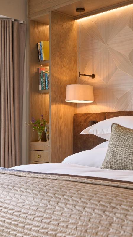 Luxury King Room image 4