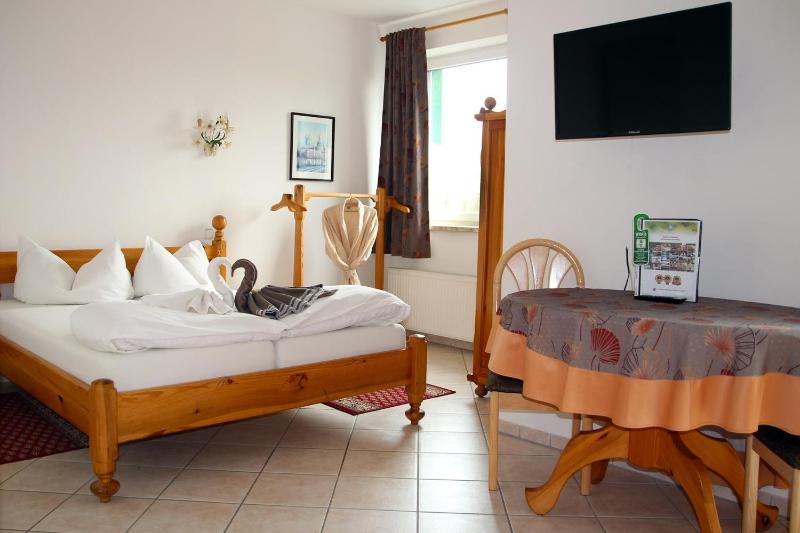 Double Room image 3