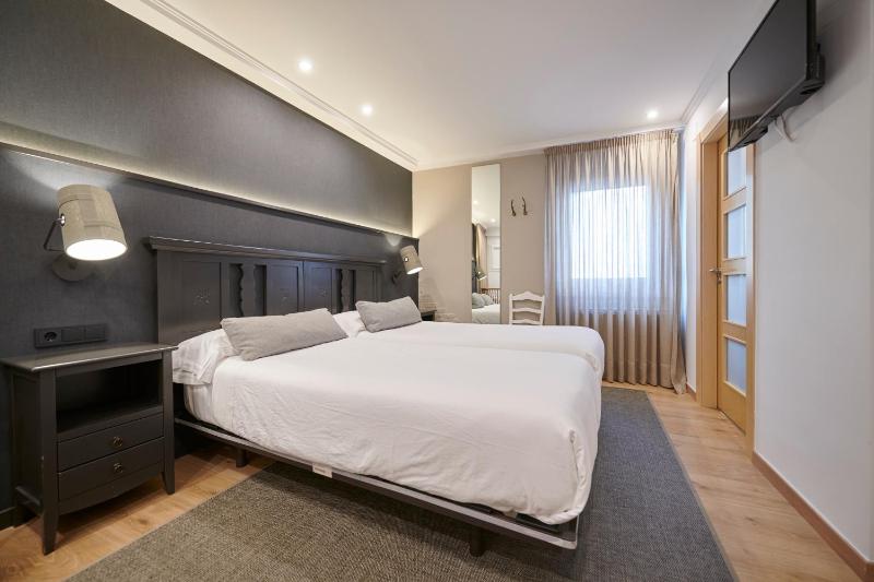 Double Room image 3