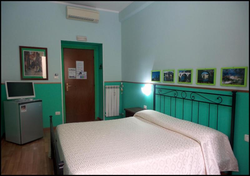 Deluxe Single Room image 2