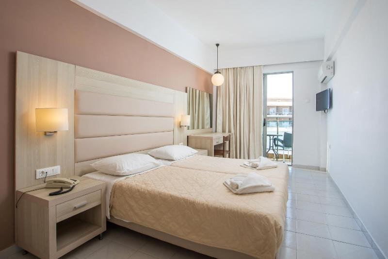 Twin Room with Side Sea View image 3